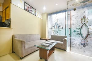 thumbnail: Lobby sitting area
