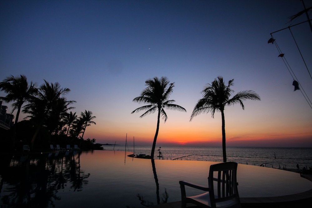 Infinity pool