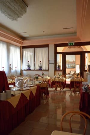 thumbnail: Breakfast area