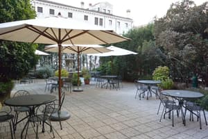 thumbnail: Outdoor dining