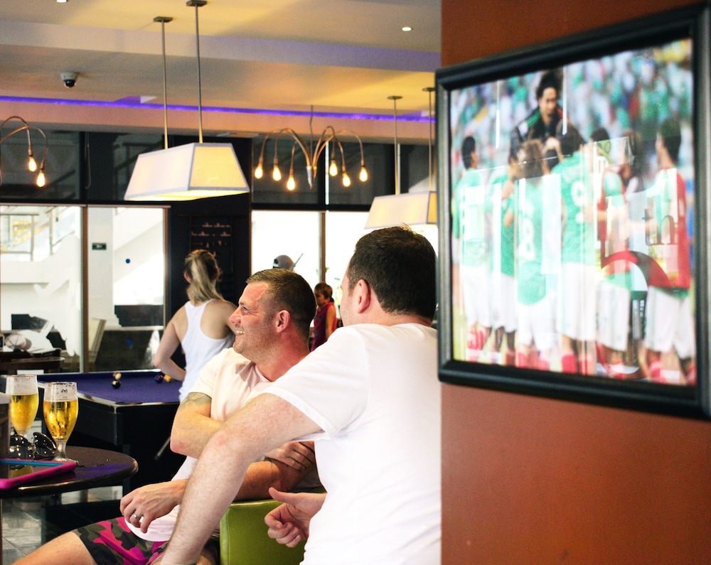 Sports bar