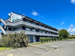 thumbnail: Front of property