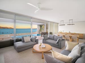 thumbnail: Bar (on property)