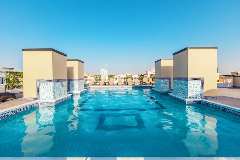 Swimming pool-spa
