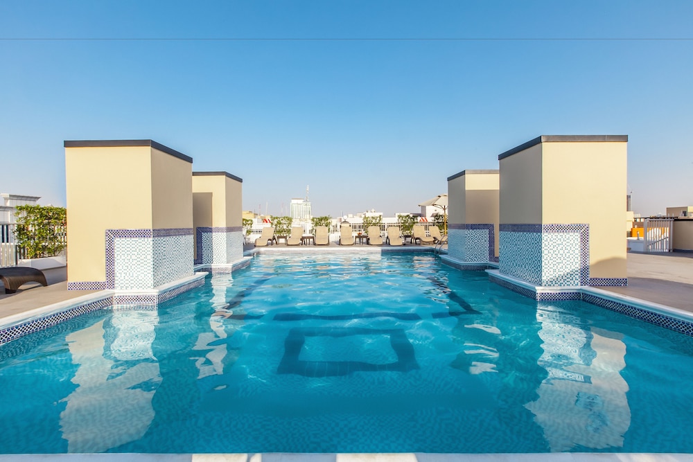 Swimming pool-spa