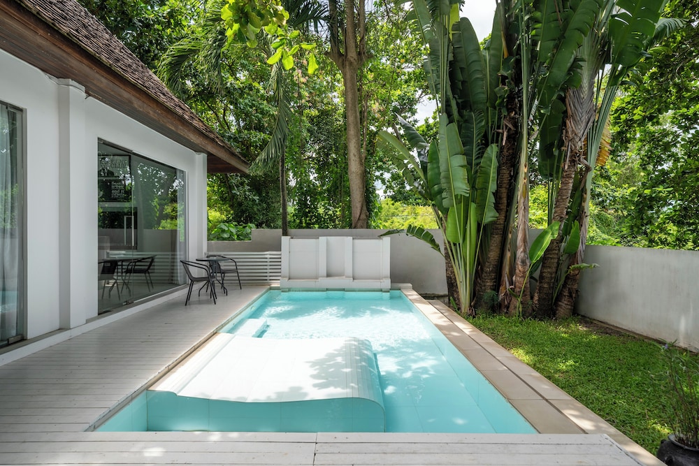 Private pool