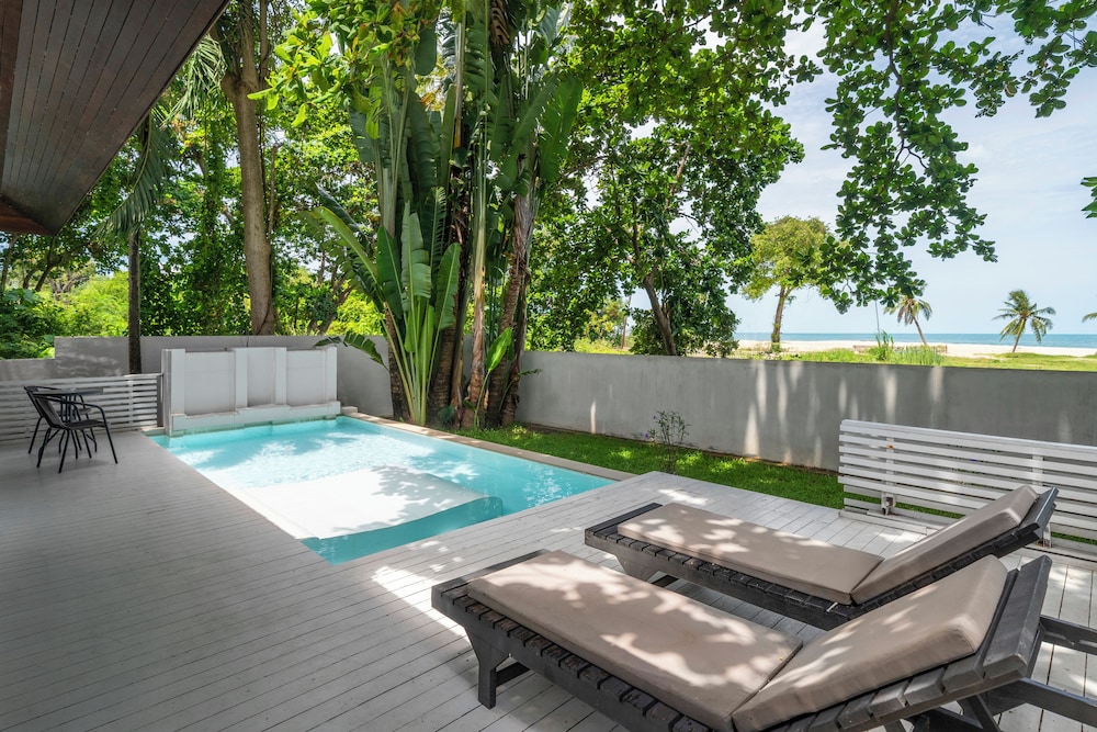 Private pool