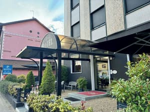 thumbnail: Property entrance