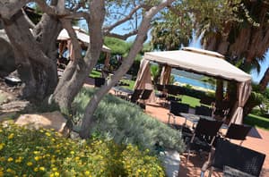 thumbnail: Bar (on property)
