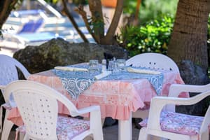 thumbnail: Outdoor dining