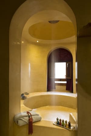 thumbnail: Deep soaking bathtub