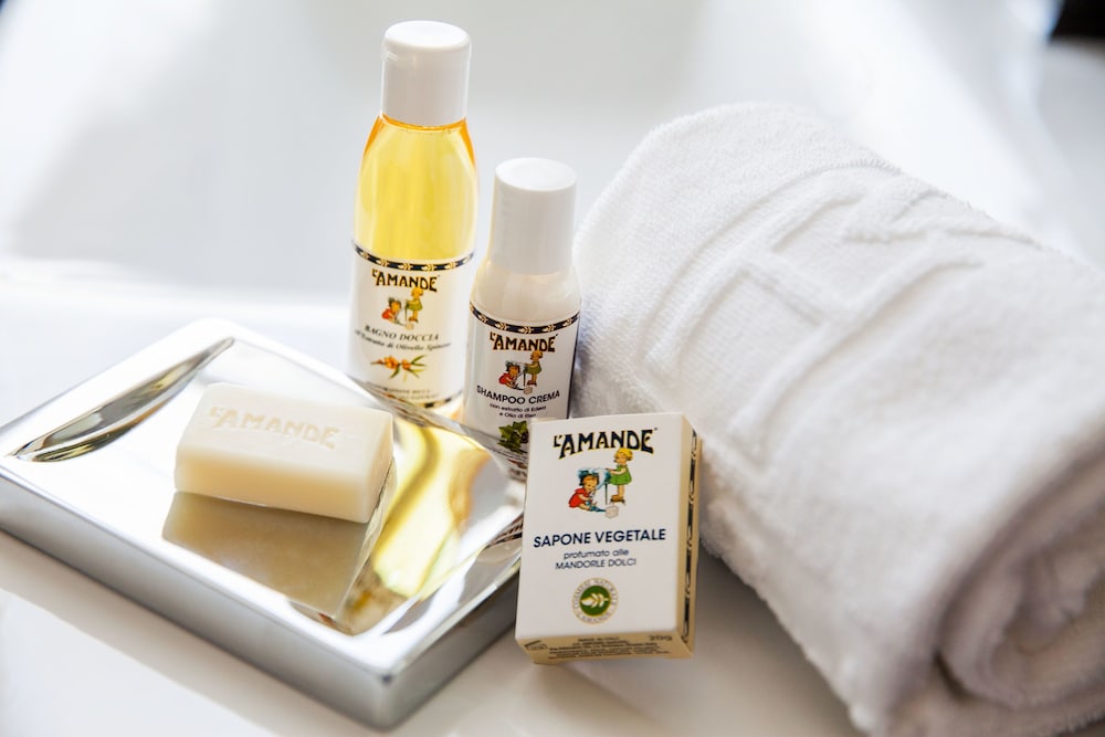 Bathroom amenities