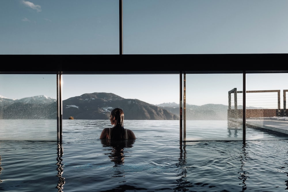 Infinity pool