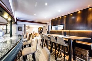 thumbnail: Bar (on property)