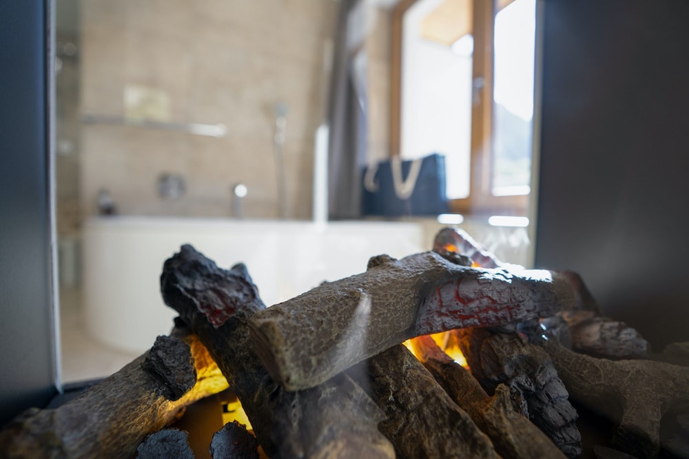 Deep soaking bathtub