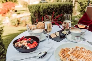 thumbnail: Breakfast area