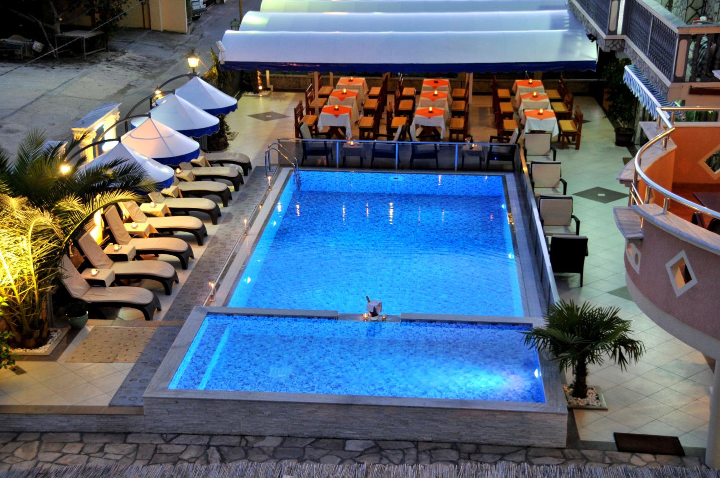 Swimming pool-spa