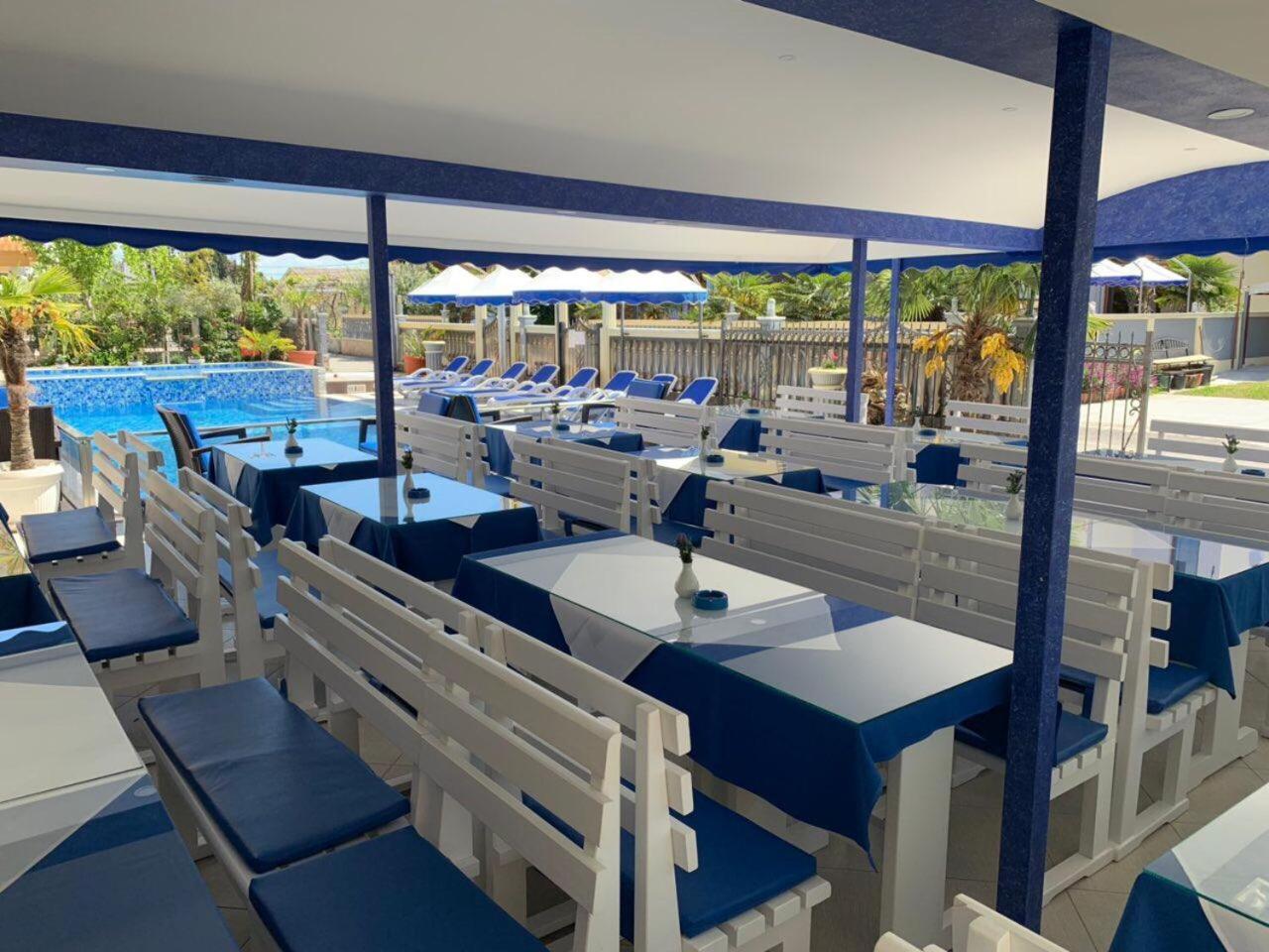 Restaurant-cafeteria