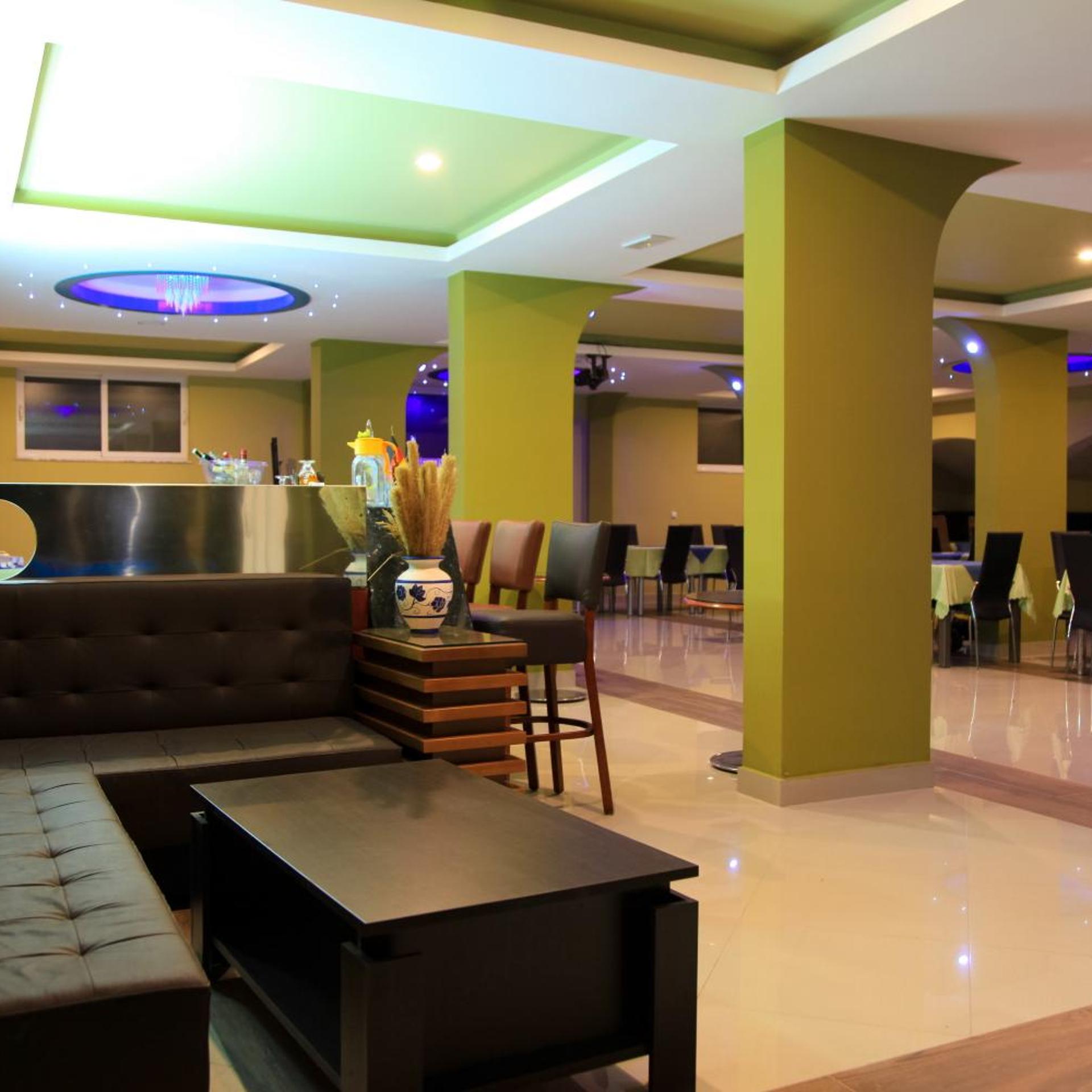 Restaurant-cafeteria