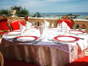 thumbnail: Outdoor dining