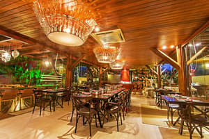 thumbnail: Food court