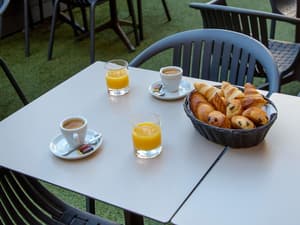 thumbnail: Breakfast area