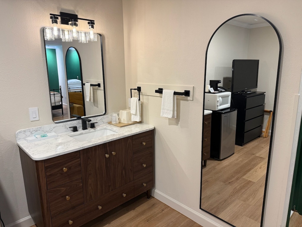 Bathroom sink