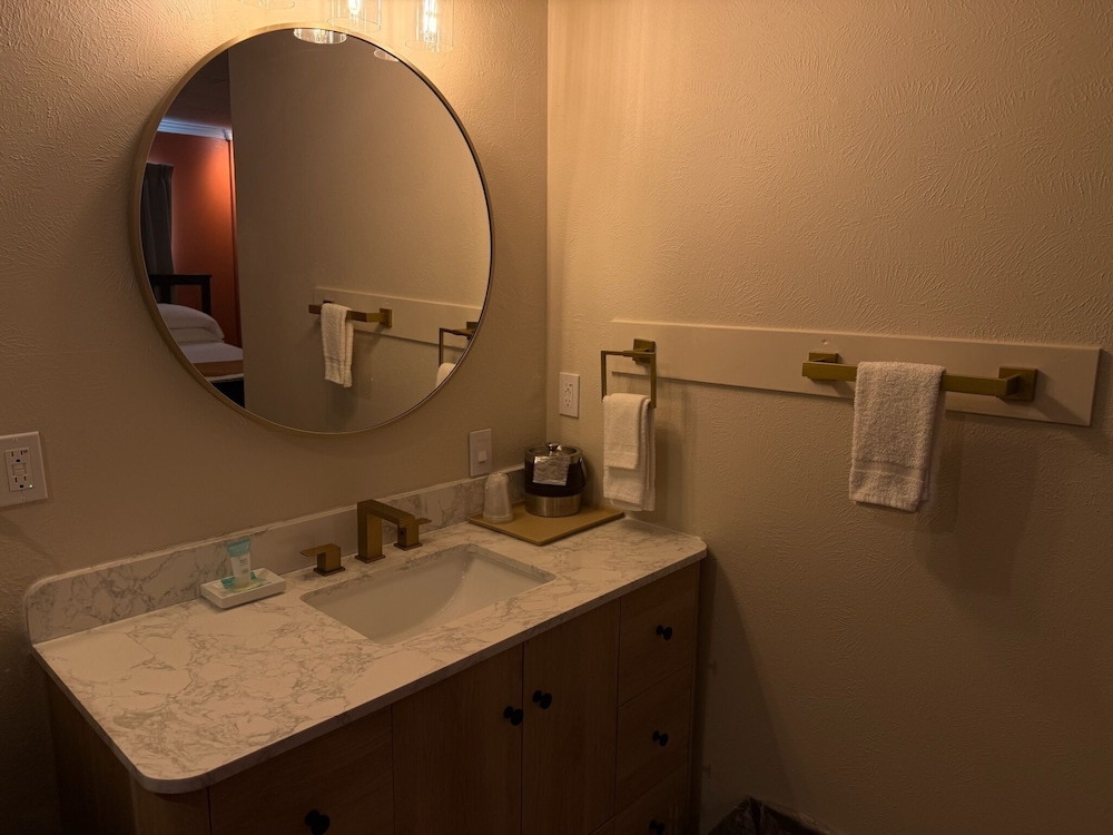 Bathroom sink