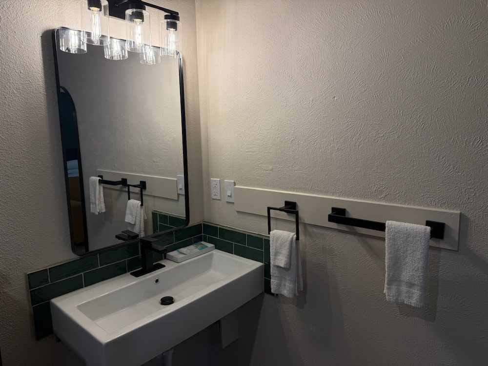 Bathroom sink