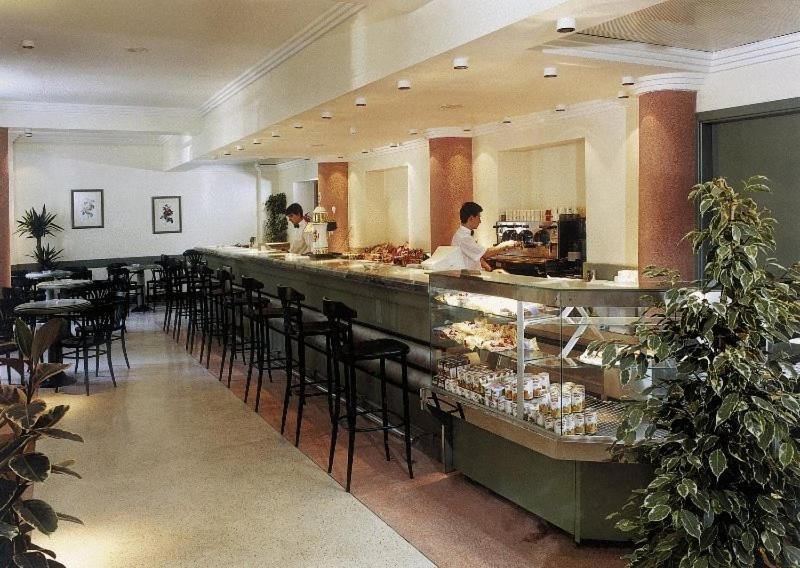 Restaurant-cafeteria