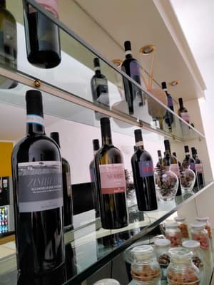 thumbnail: Bar (on property)