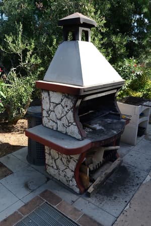 thumbnail: BBQ/picnic area