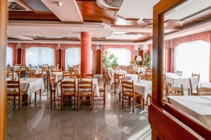 thumbnail: Bar (on property)