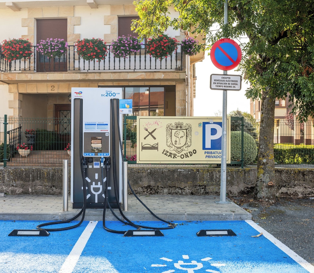 Electric vehicle charging station