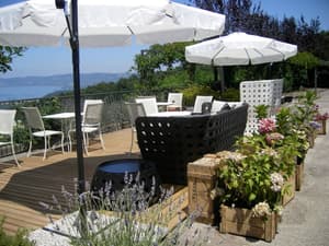 thumbnail: Outdoor dining