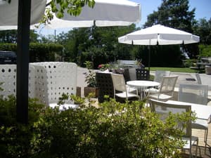 thumbnail: Bar (on property)