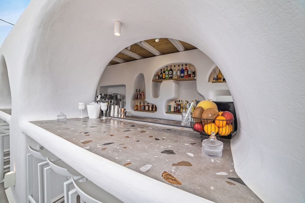 Poolside bar