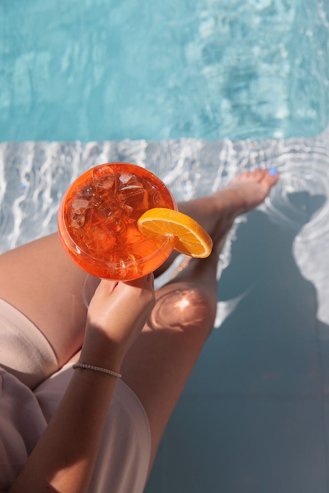 Poolside bar
