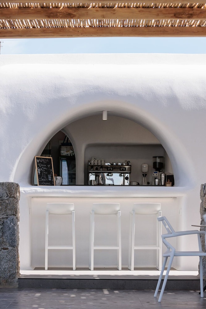 Poolside bar