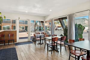 thumbnail: Breakfast area