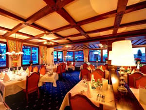 thumbnail: Restaurant