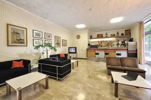thumbnail: Bar (on property)