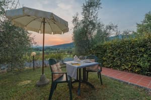 thumbnail: Outdoor dining