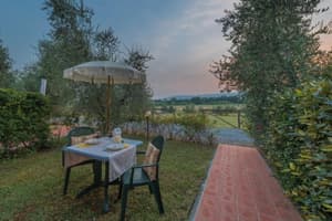 thumbnail: Outdoor dining