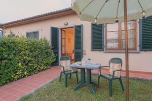 thumbnail: Outdoor dining