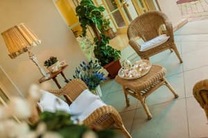 thumbnail: Outdoor dining