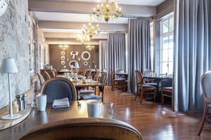 thumbnail: Restaurant