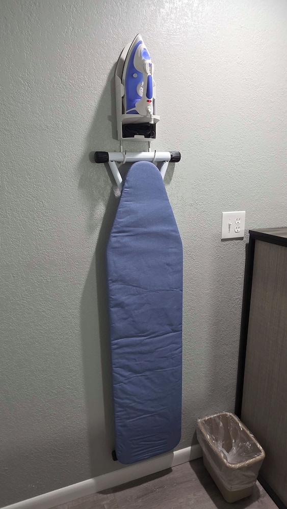Iron/ironing board