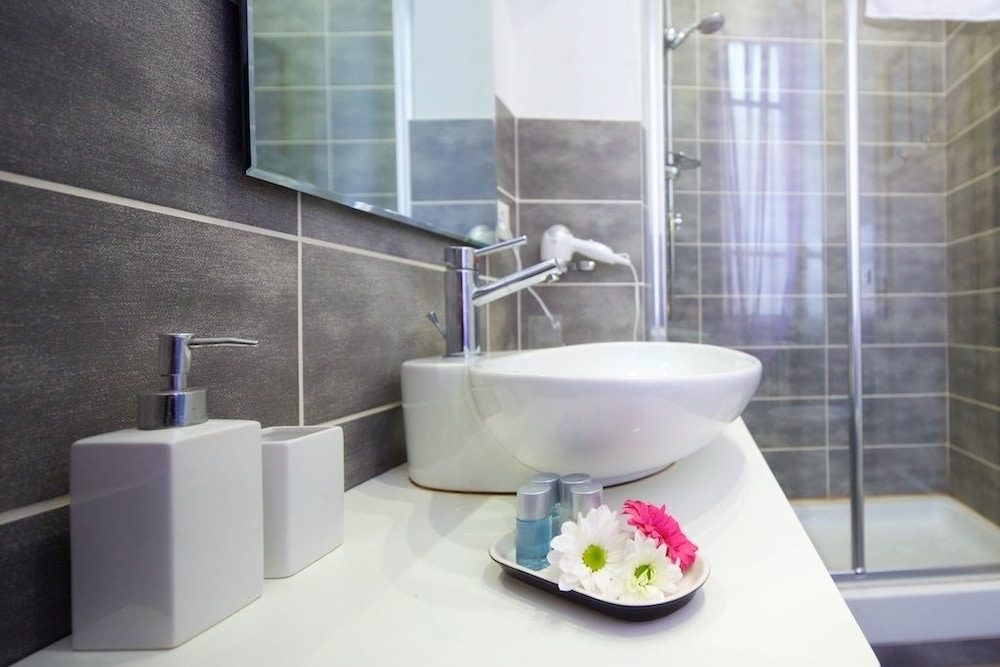 Bathroom sink