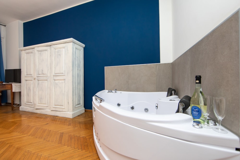 Jetted tub